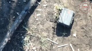 Ukrainian soldiers abandon their comrade.