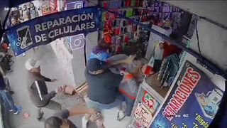 Angry customers beat up employees who repair cell phones