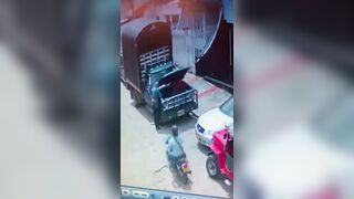 Mechanic assassinated  in front of his business in Colombia