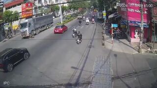 Biker is run over by truck and explodes