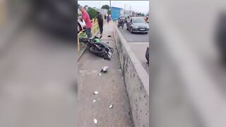 Manaus Biker Girl Fell From An Overpass, Died On Spot